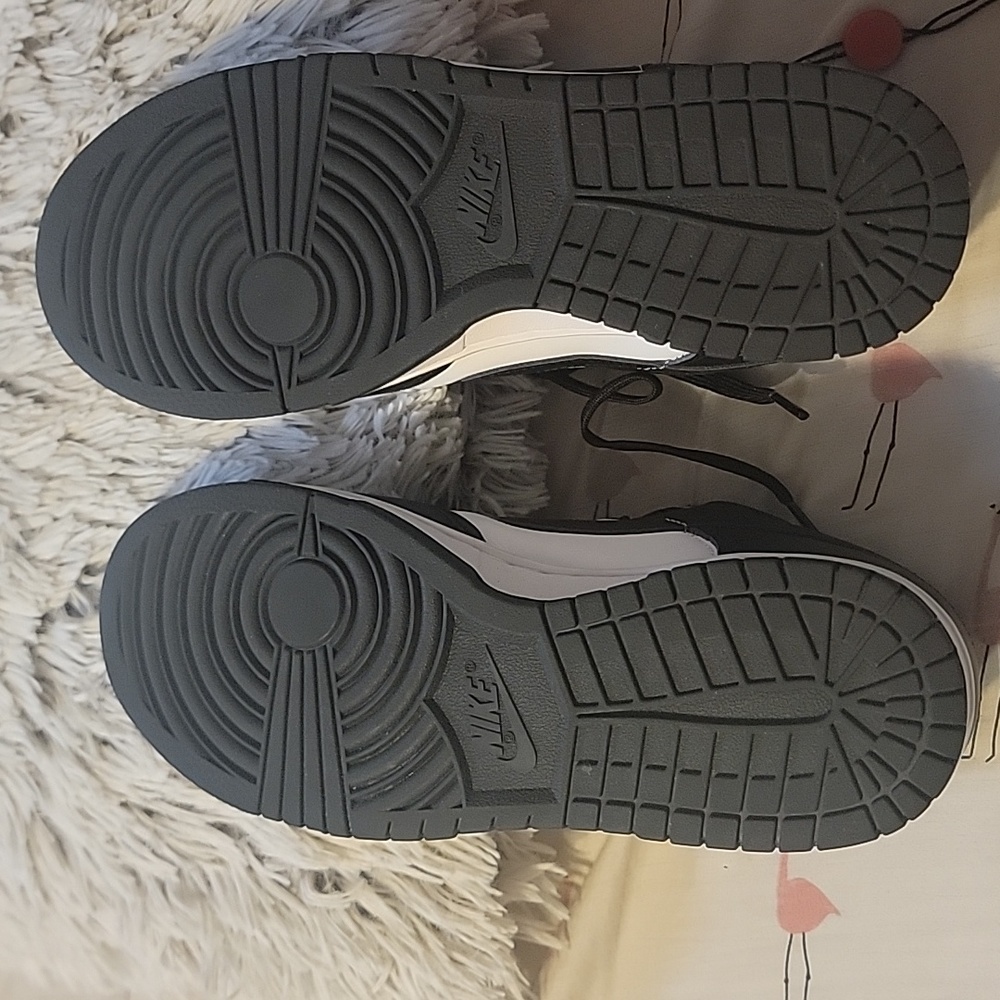 Nike Dunks - Picture 2 of 4